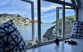 Seascape - Waterfront Apartment, Glorious Views And Parking